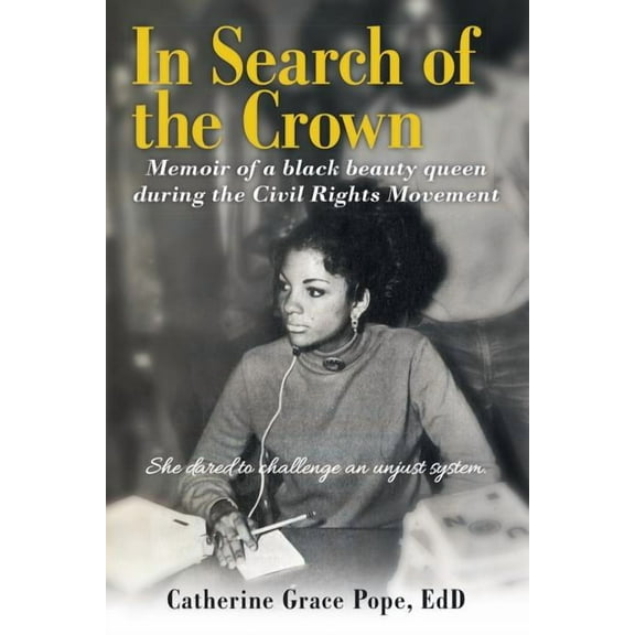 In Search of the Crown: Memoir of a Black beauty queen during the Civil Rights Movement - She dared to challenge an unju, (Paperback)