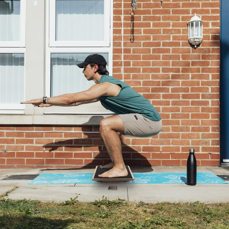 Balance board disjunct standing desk