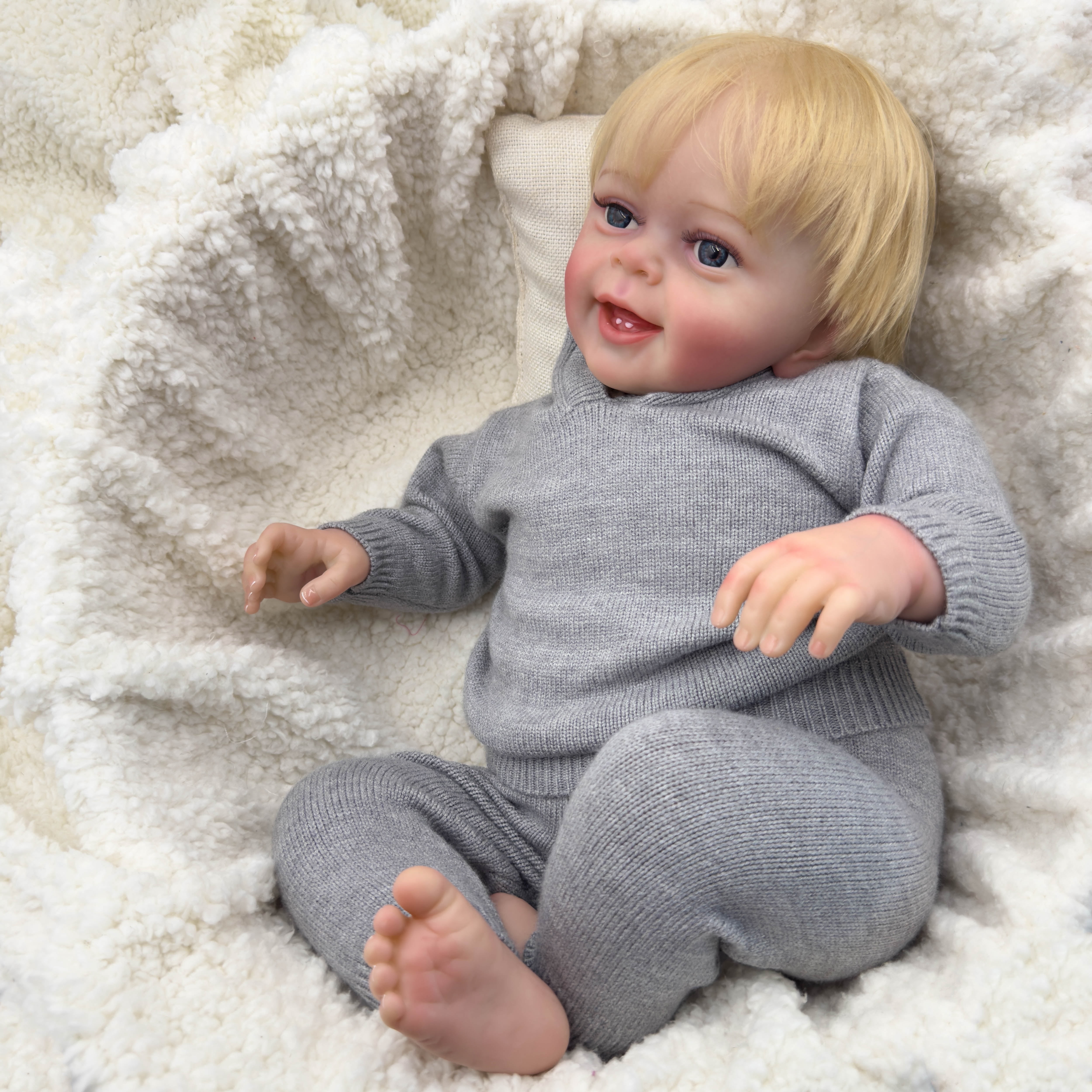 Lifelike Reborn Baby Dolls 24 inch Cloth Body Sweet Smiling Real Life Baby Real Newborn Dolls with Clothes & Feeding Toy for Kids Age 3+