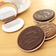 thumbnail image 4 of EeaseMX Espejo de bolsillo compacto con diseño de galletas de chocolate y peine, accesorio de maquillaje para mujer (color aleatorio)., 4 of 7