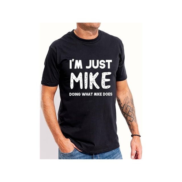 Camiseta de manga corta de algodón Comfort "I'M Just Mike". Camiseta informal de manga corta para hombre. Estampado desgastado "I'M JUST MIKE Doing What Mike Does".