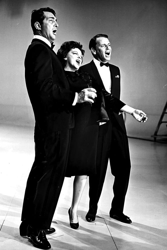 Frank Sinatra singing Photo Print (8 x 10) - Walmart.com