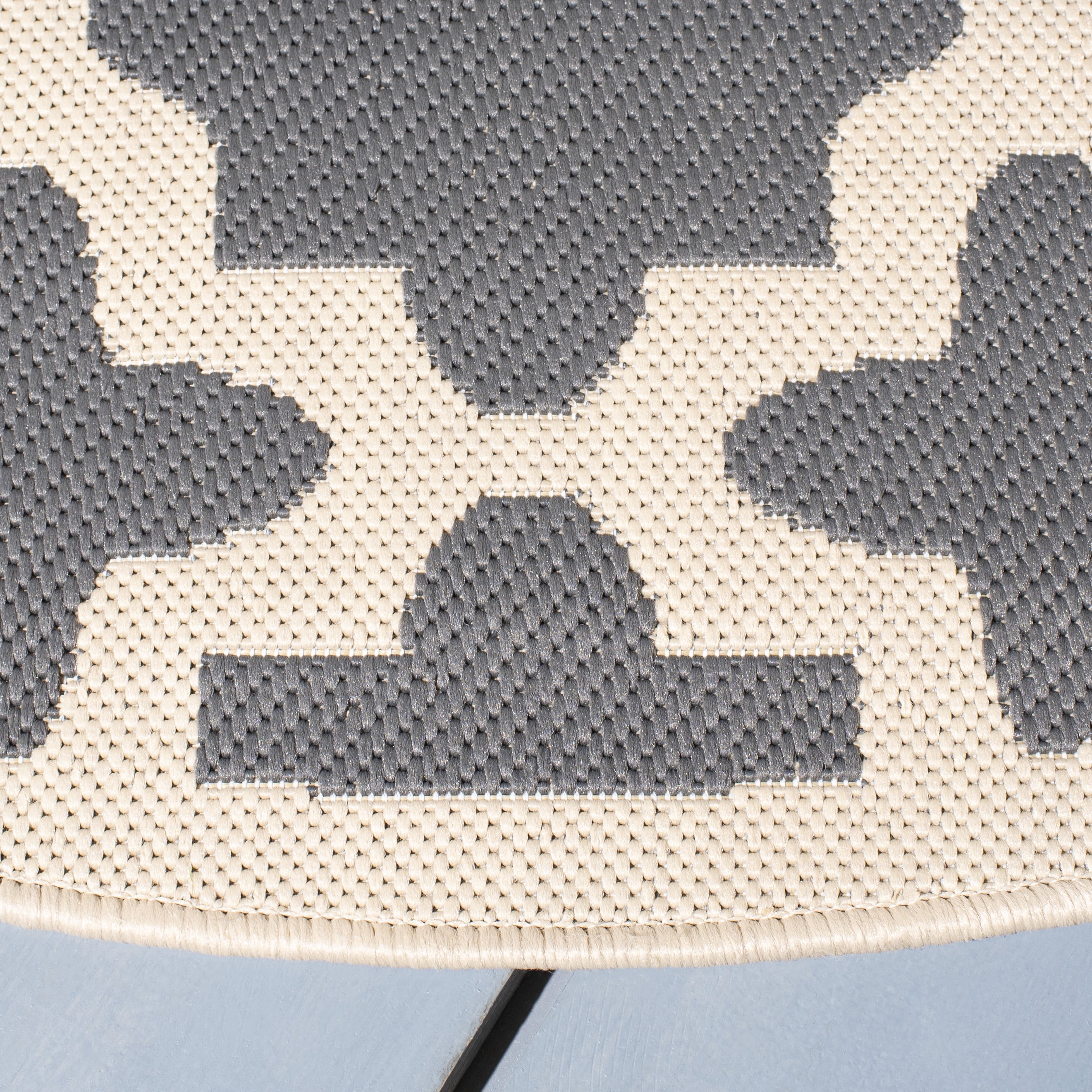 SAFAVIEH Courtyard Amanda Geometric Indoor/Outdoor Area Rug, 6'7" x 6'7" Round, Anthracite/Beige