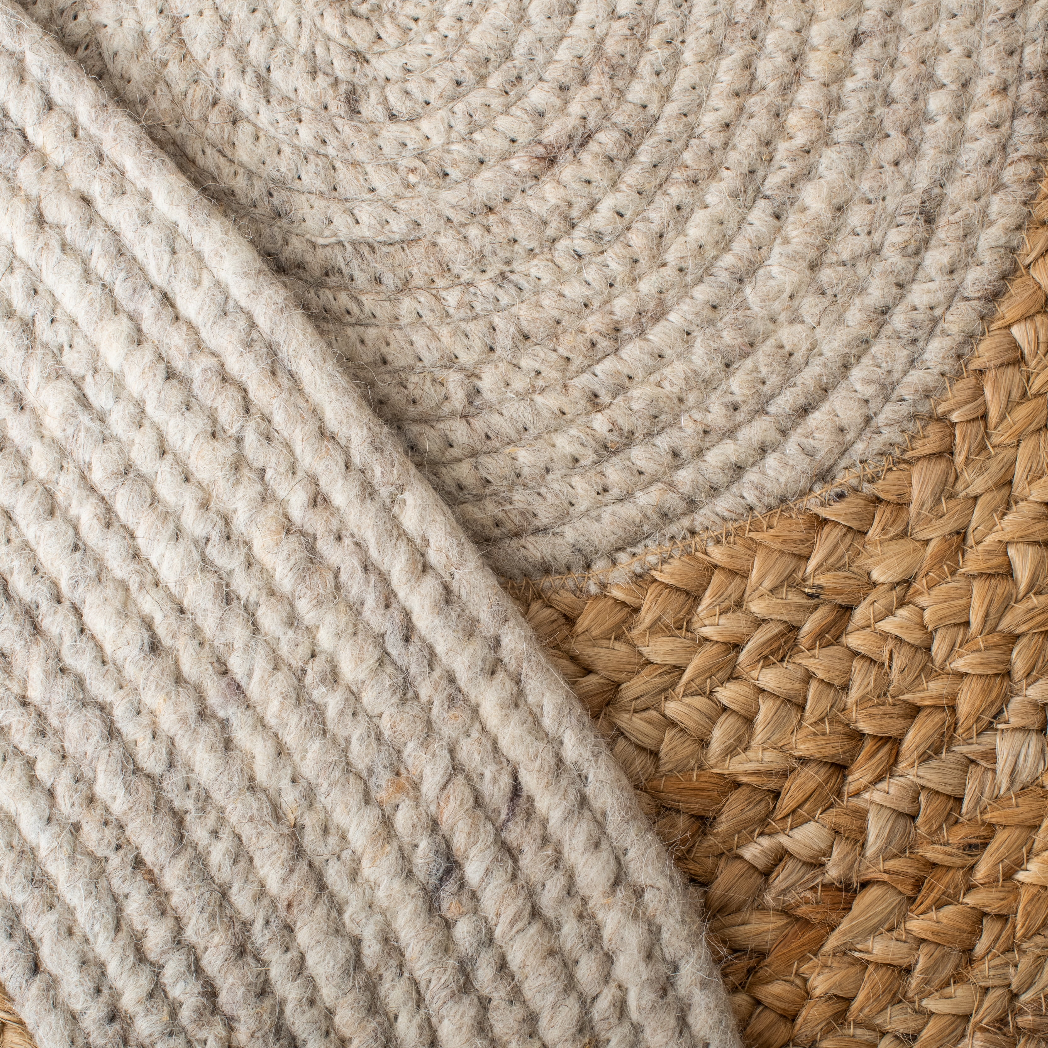 SAFAVIEH Braided Carina Bordered Reversible Area Rug, Beige/Natural, 4' x 4' Round