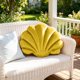 thumbnail image 4 of Cojín decorativo de terciopelo suave con forma de concha marina: cojín decorativo con forma de concha para sofá, sillón, cama o sala de estar. Cómodo cojín decorativo relleno de pelusa para la d, 4 of 6