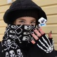 thumbnail image 4 of Conjunto de guantes y bufanda con flecos negros para hombre y mujer, pañuelo con patrón de calavera y esqueleto de Navidad, bufanda única para fiesta de invierno, 4 of 4