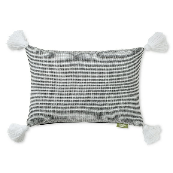 TOWN & COUNTRY TERRA Alara Ribbed Texture Handcrafted Indoor Outdoor Decorative Pillow, 100% Recycled Materials, UV Fade Resistant, Water Repellent, Black/Ivory, 14"x20"