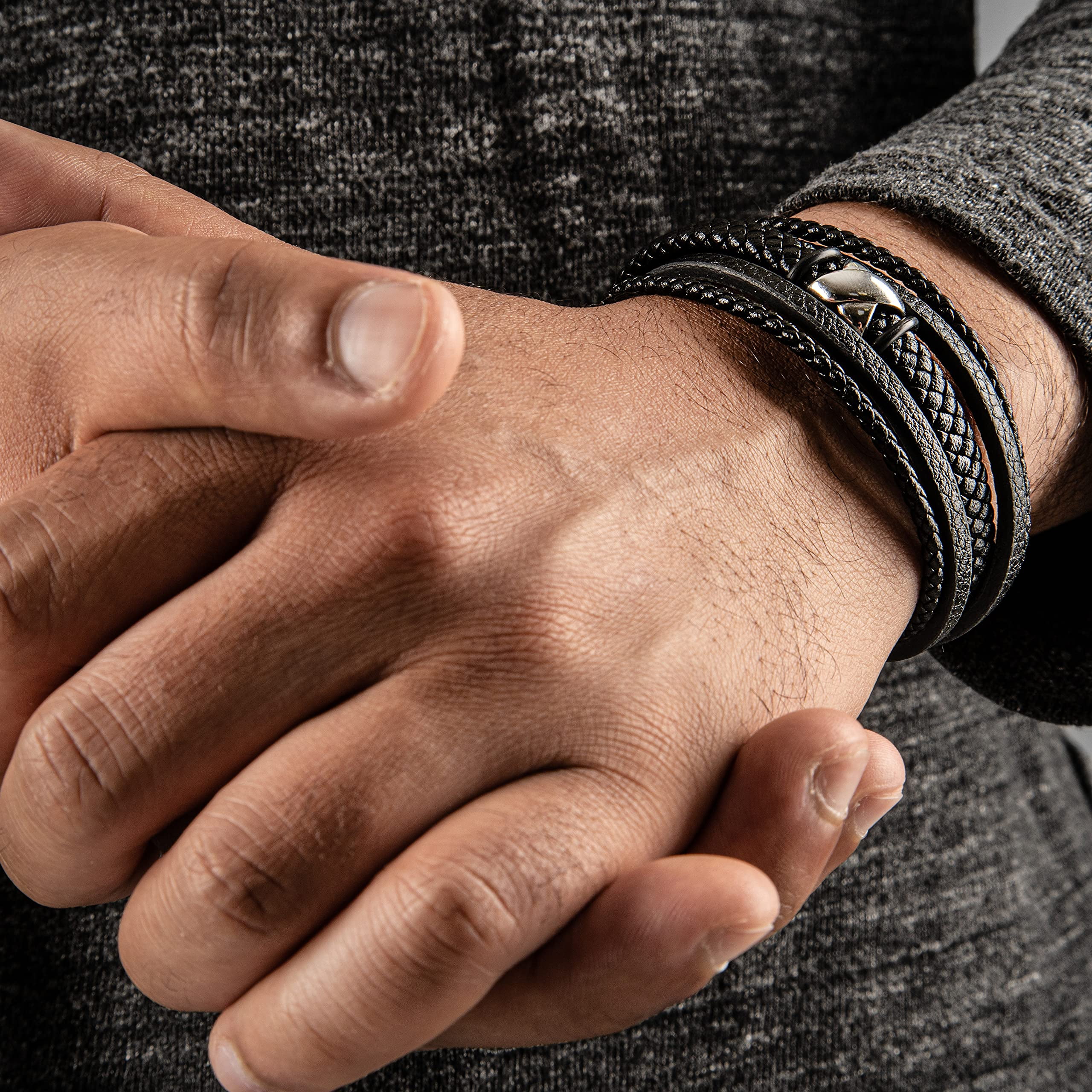 SERASAR Men's Premium Leather Bracelet "Flake" with stainless steel magnetic closure, Silver 17cm, including gift box