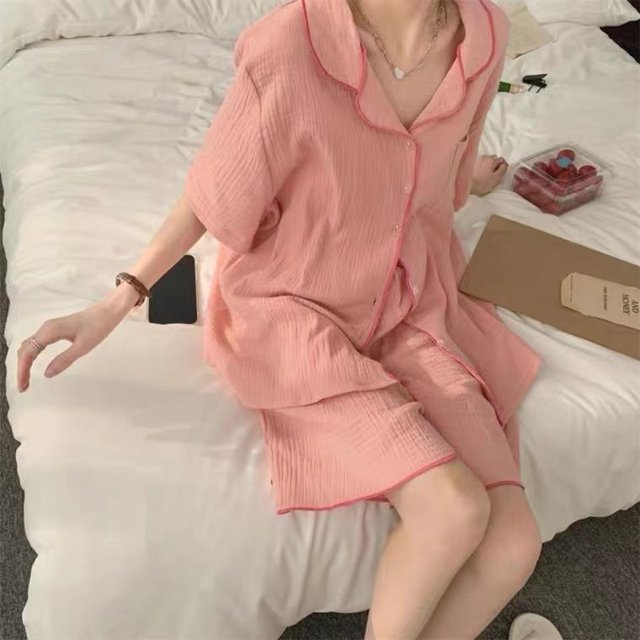 Conjunto de Pijama rosa para mujer, ropa de dormir con botones, pantalones cortos de manga corta, ropa de estar por casa de estilo coreano, traje de noche con cuello vuelto, novedad