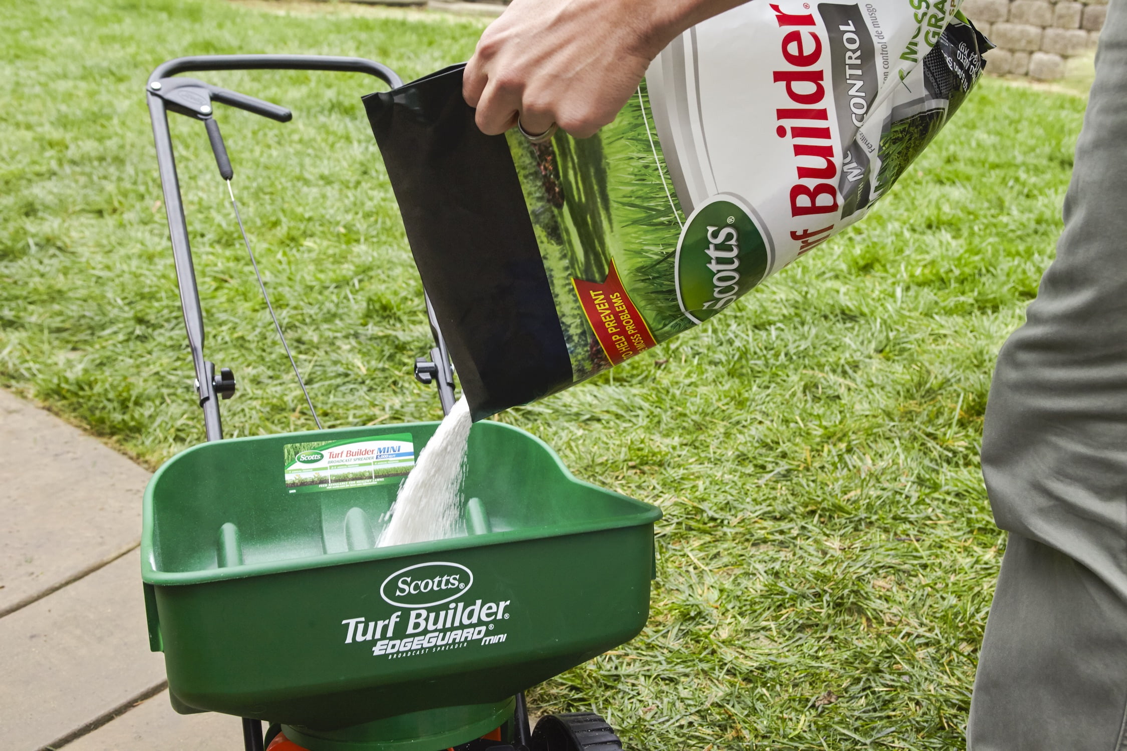 Scotts Turf Builder with Moss Control, Up to 10,000 sq. ft., 50 lbs.