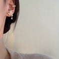 thumbnail image 4 of Pendientes de flores de perlas francesas con diseño de nicho bajo la luna, bonitos pendientes retro con aguja plateada para mujer, construcción duradera, 4 of 5