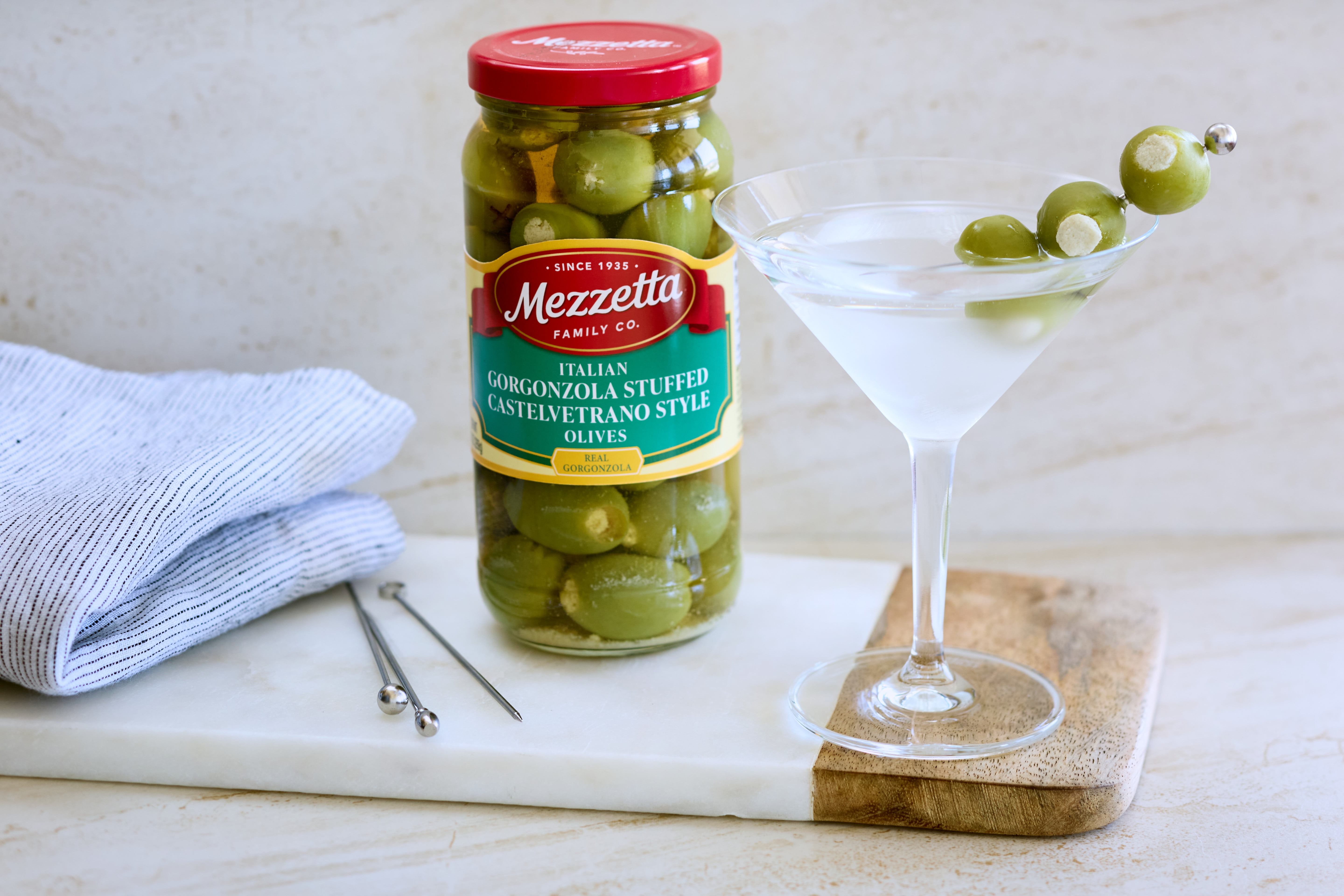 Mezzetta Italian Gorgonzola Stuffed Castelvetrano Style Olives, 16