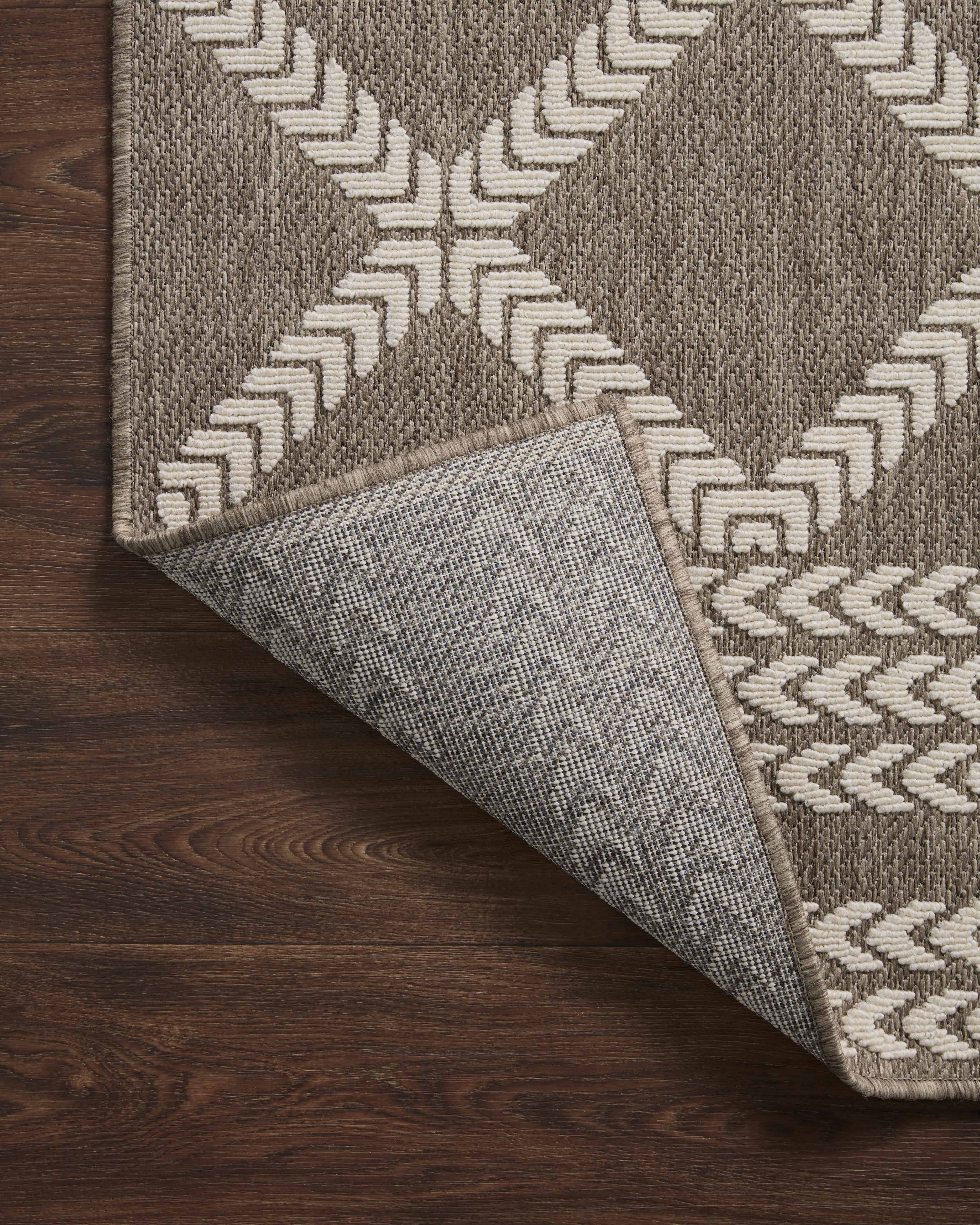 Indoor Outdoor Loloi Rainier Natural / Ivory 2'-2" x 3'-9" Accent Rug