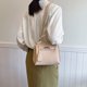 thumbnail image 3 of Bolso retro de alta gama para mujer, nuevo estilo 2025, moderno y versátil, estilo occidental, bandolera de hombro., 3 of 5