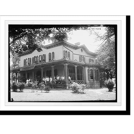 Historic Print, Freshman crew team of Syracuse Univ. on porch of River Villa, their headquarters.Poughkeepsie , N.Y., 16" x 20"