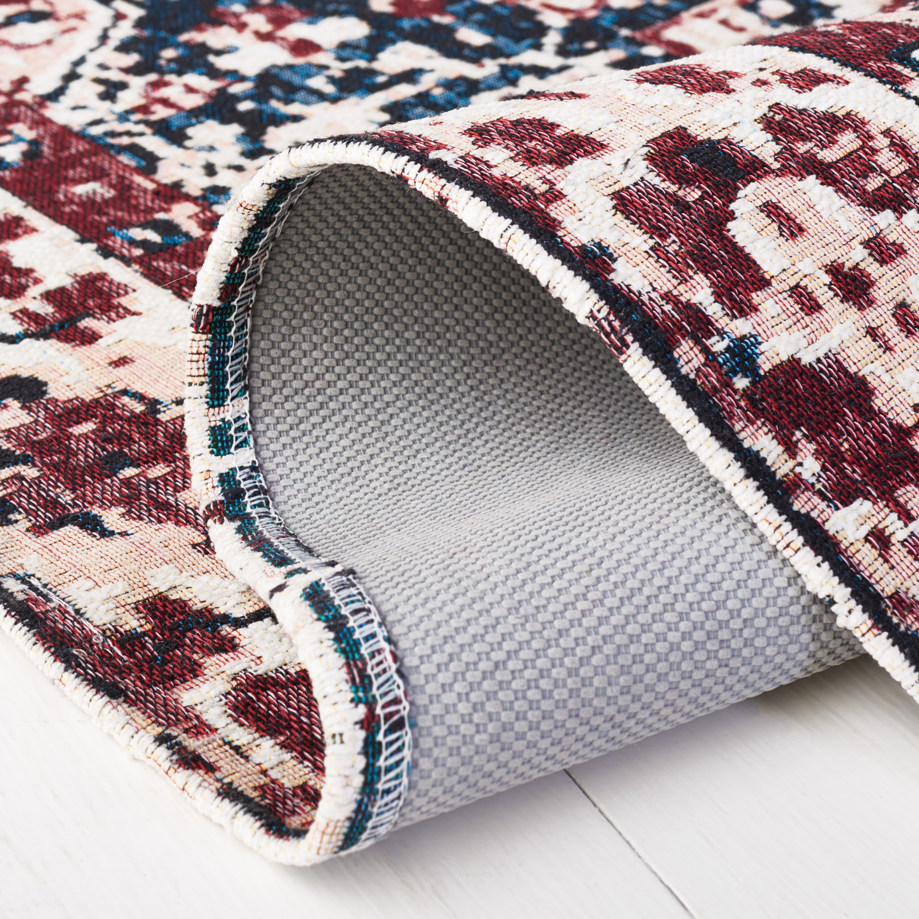 Safavieh Easy Care Salim Oriental Machine Washable Area Rug, Red/Navy, 2' x 3'4"