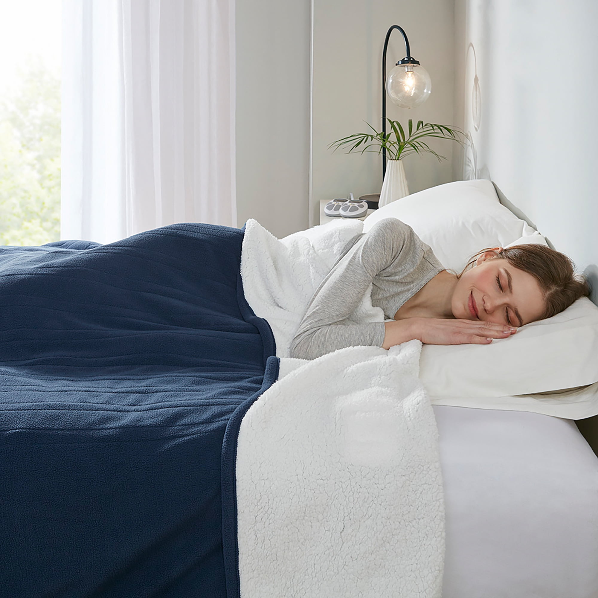 Serta Polyester and Cotton Fleece to Sherpa Heated Blanket ST54-0100