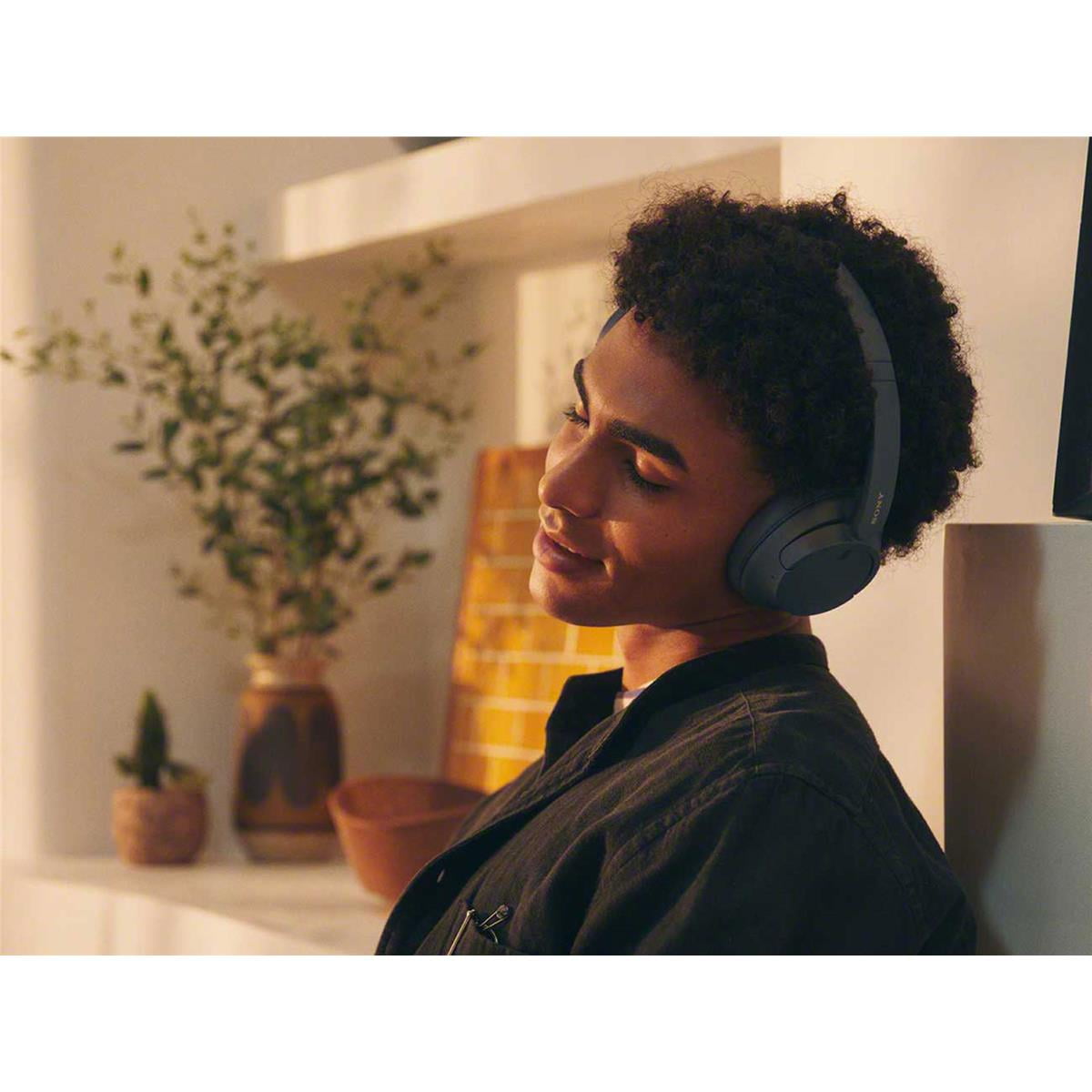 Sony WH-CH720N Noise Canceling Wireless Headphones Bluetooth Over The Ear Headset with Microphone and Alexa Built-in, Black With Green Extreme Portable Wireless Charger