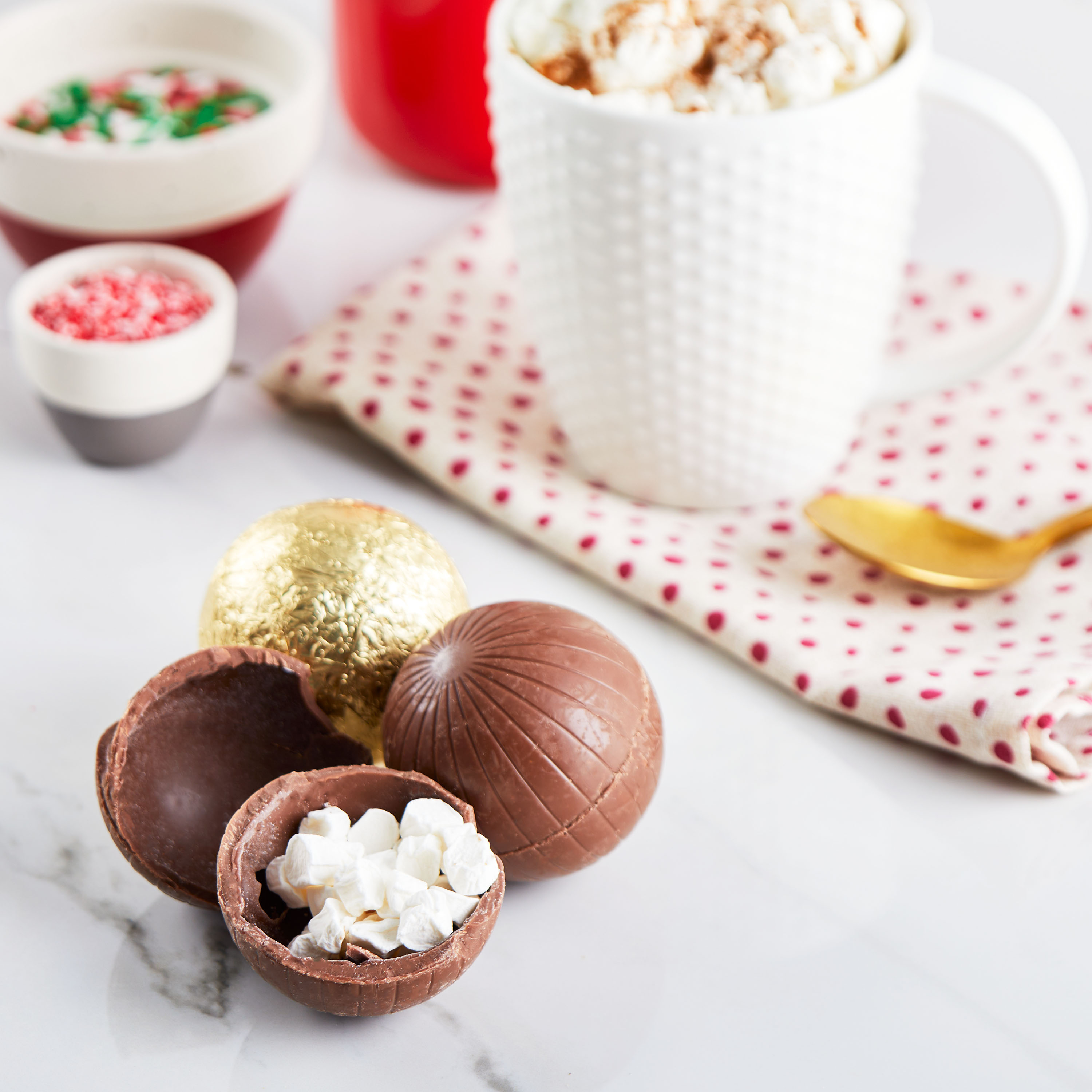 Christmas Meltaway Hot Chocolate Toppers Gift by Chocolate Works, Similar  to Hot Cocoa Bombs, Luxury Belgian Milk Chocolate with Marshmallows