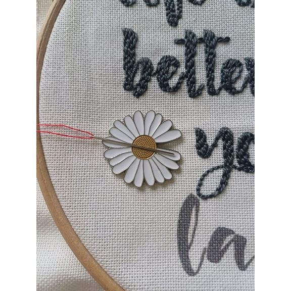 Chamomile Magnetic Needle Minder F07M10-4 Chamomile