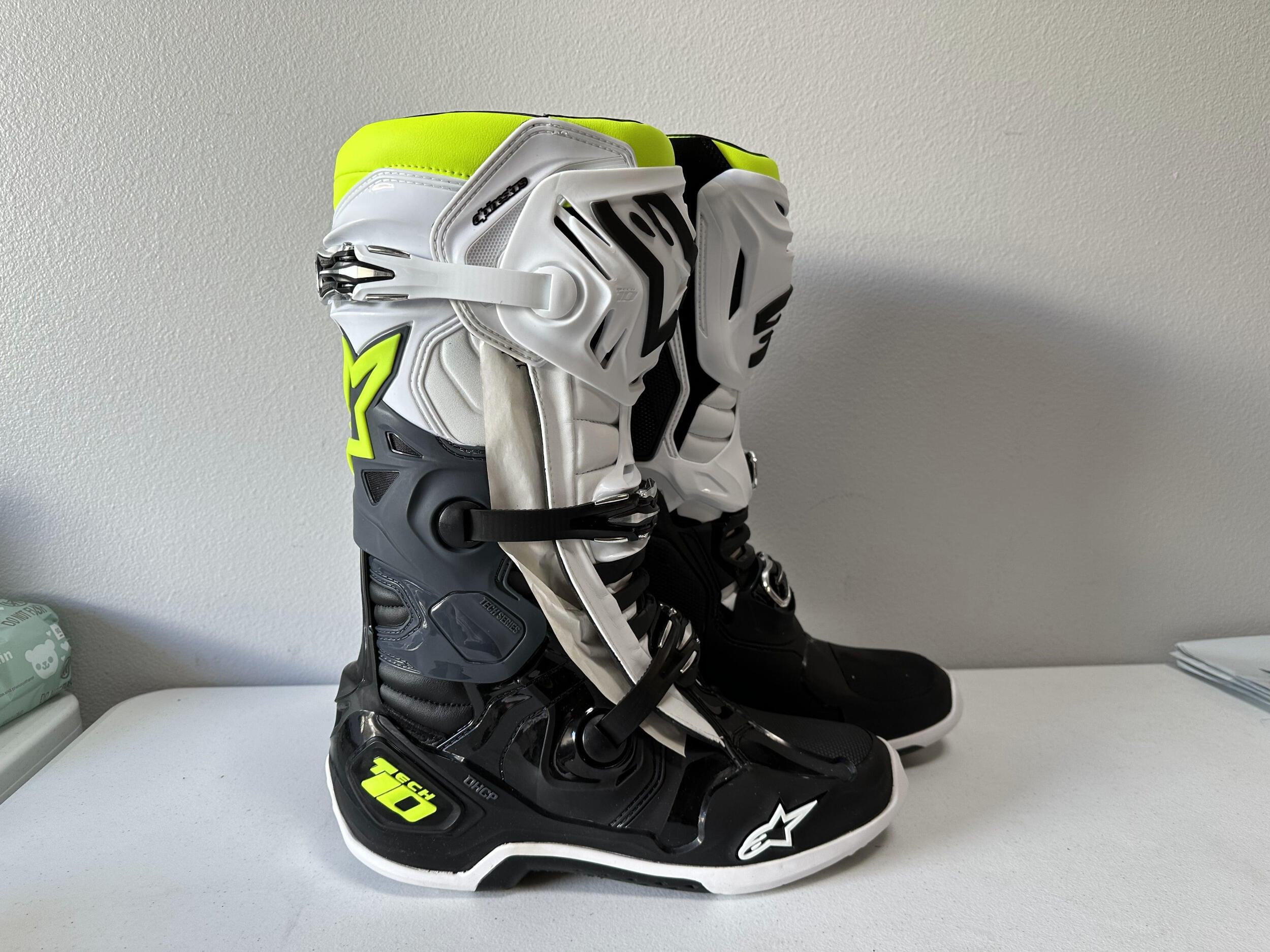 Alpinestars Tech 10 Black/White/Yellow Fluorescent Boots - Walmart.com