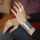 thumbnail image 4 of Juego de 4 pulseras para mujer, pulseras anchas de alambre abierto en plata para muñeca, 4 of 5