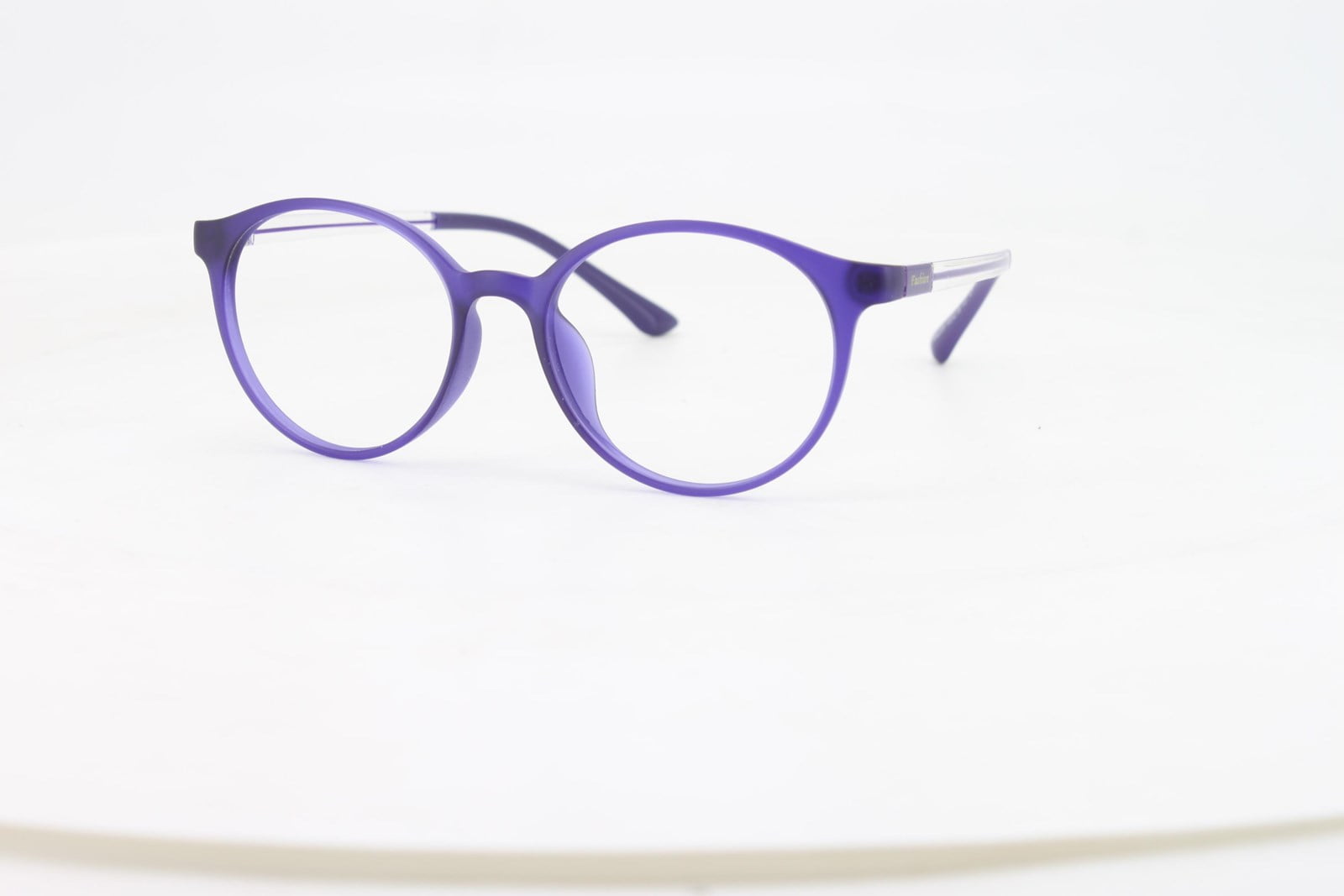 horn rimmed reading glasses