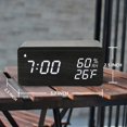 thumbnail image 2 of Reloj despertador digital de madera con carga inalámbrica, pantalla LED, control de sonido y repetición dual (negro), 2 of 5