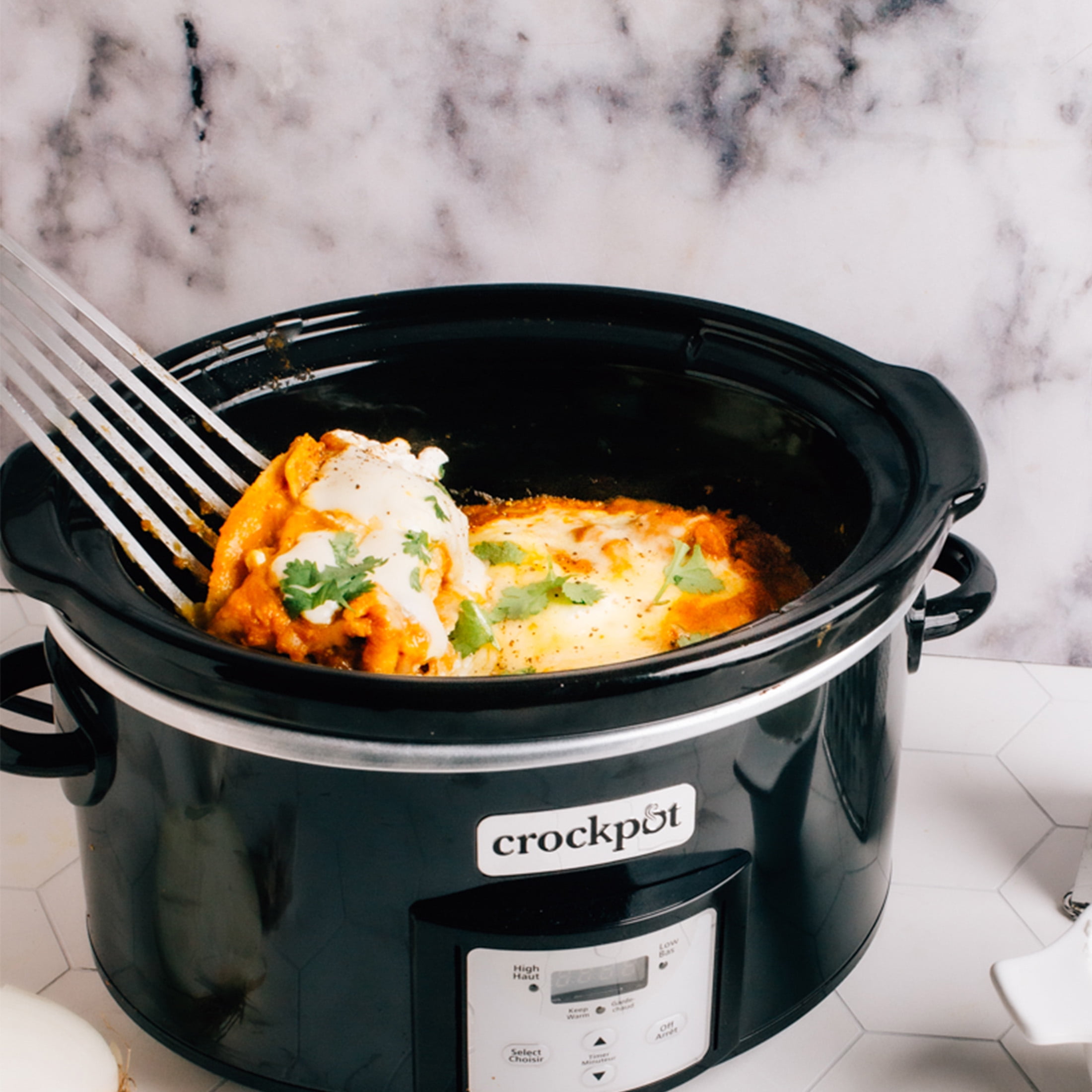 Crock-Pot Portable 4 Quart Stainless Steel Large Slow Cooker for Small  Kitchen with Locking Lid, Handles, and Digital Automatic Timer, Black