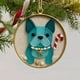 thumbnail image 1 of Adorno navideño de cristal con forma de perro de la costa, adorno navideño de cristal con forma de perro, decoración navideña de estilo costero, material de cristal duradero, base de metal,, 1 of 9