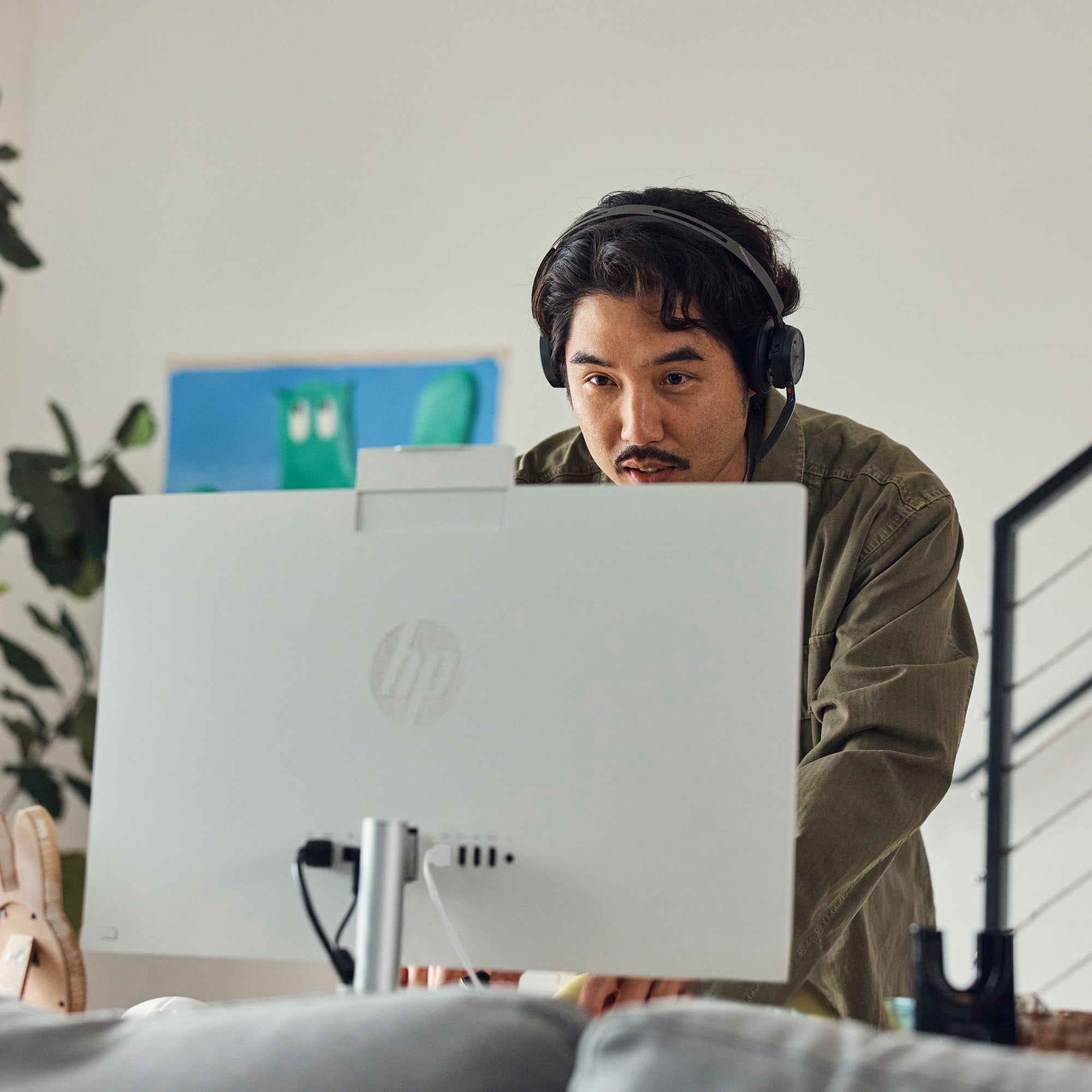 HP 24-cr0010 - All-in-one Athlon Silver 7120U / up to 3.5 GHz - RAM 8 GB - SSD 256 GB - NVMe - Win 11 Home - monitor: LED 23.8" 1920 x 1080 (Full HD) - shell white