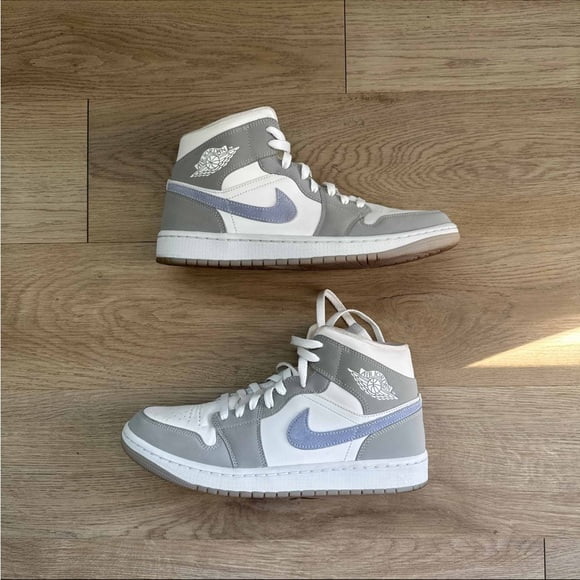NIKE Women's Air Jordan 1 Mid 'Wolf Grey Aluminum - Walmart.ca