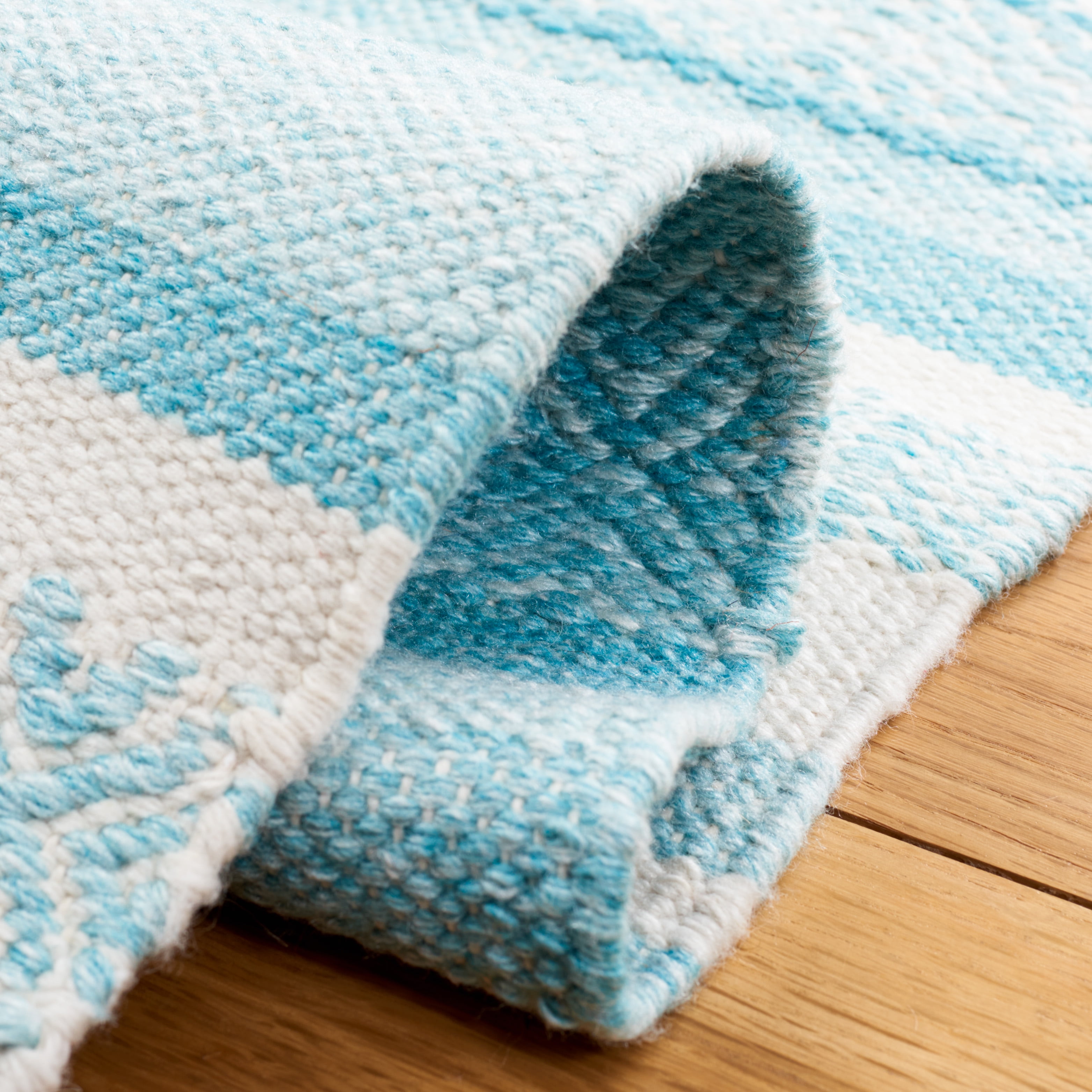 SAFAVIEH Striped Kilim Leo Striped Polyester Area Rug, Turquoise/Ivory, 4' x 6'