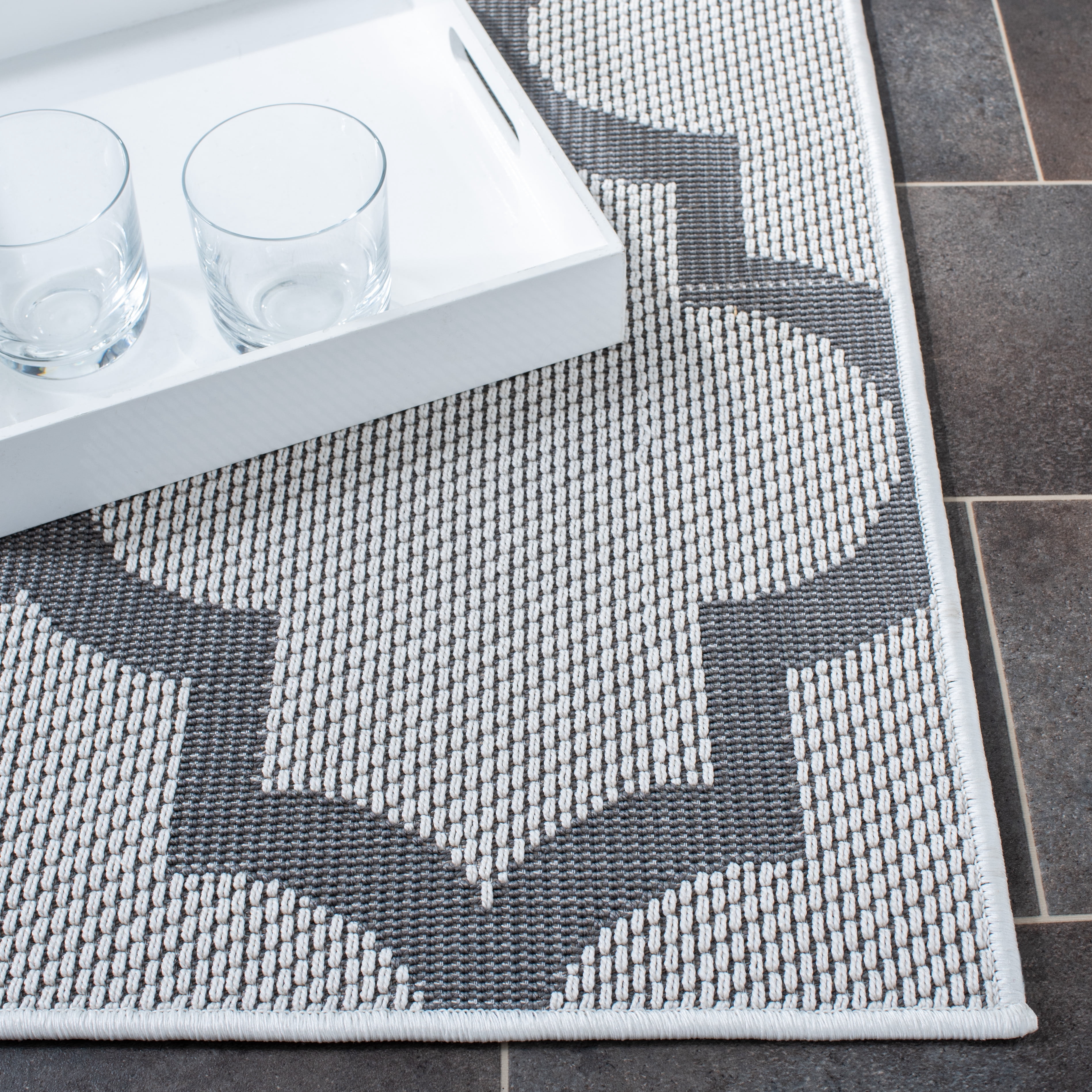 SAFAVIEH Machine Washable Rug Indoor/Outdoor Bermuda Collection - Bermuda Abraham Geometric Quatrefoil Indoor/Outdoor Area Rug Ivory/Grey, 6'7" x 6'7" Square