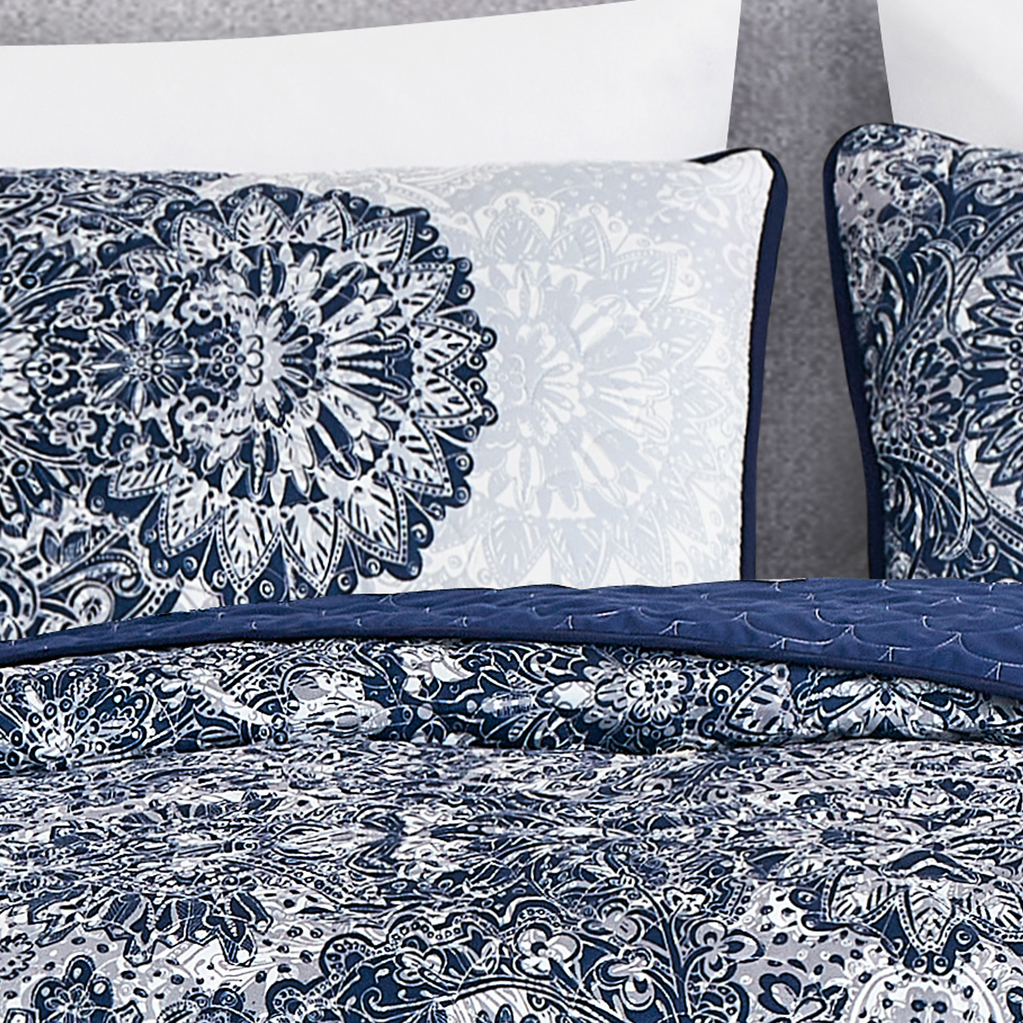 Evjk 3-Piece Decorative Lightweight Bedspread Set – Reversible, Microfiber with Modern Print, Queen