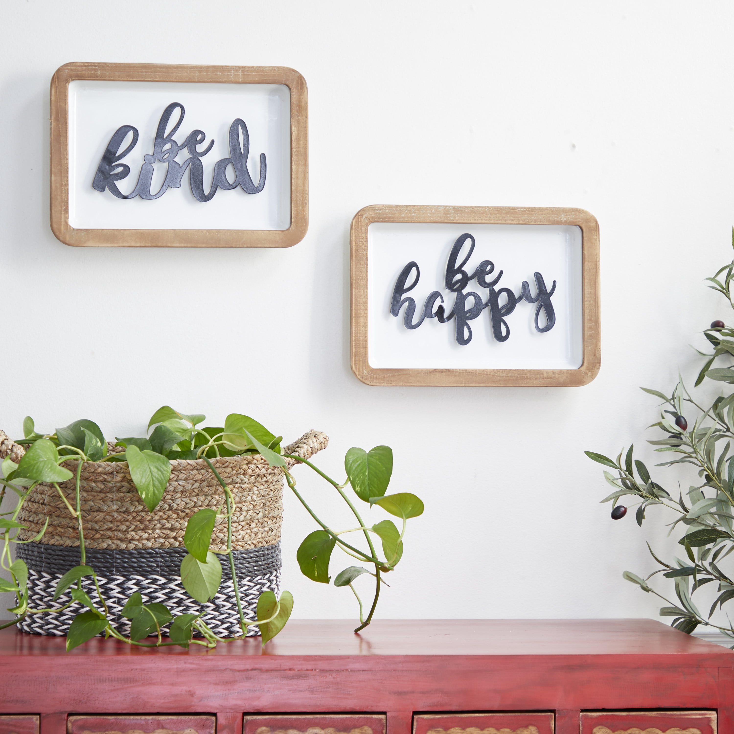 DecMode White Metal Farmhouse Wall Decor, Set of 2