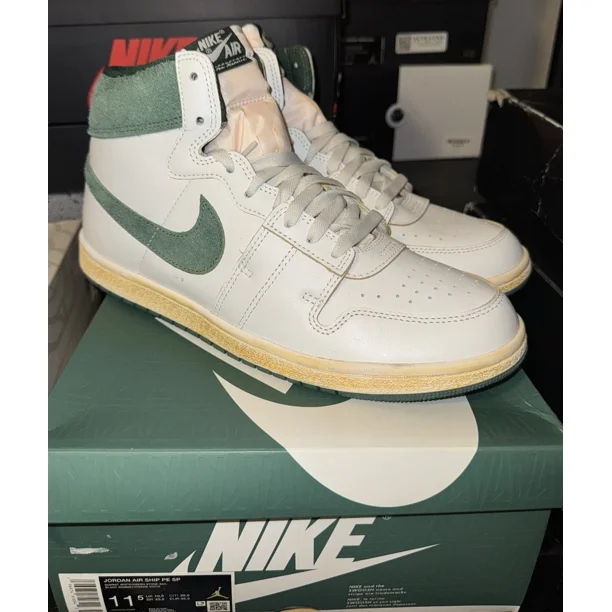 N I-K-E Jo r-dan Air Ship PE SP A Ma Maniere Pine Green Men’s 11.5