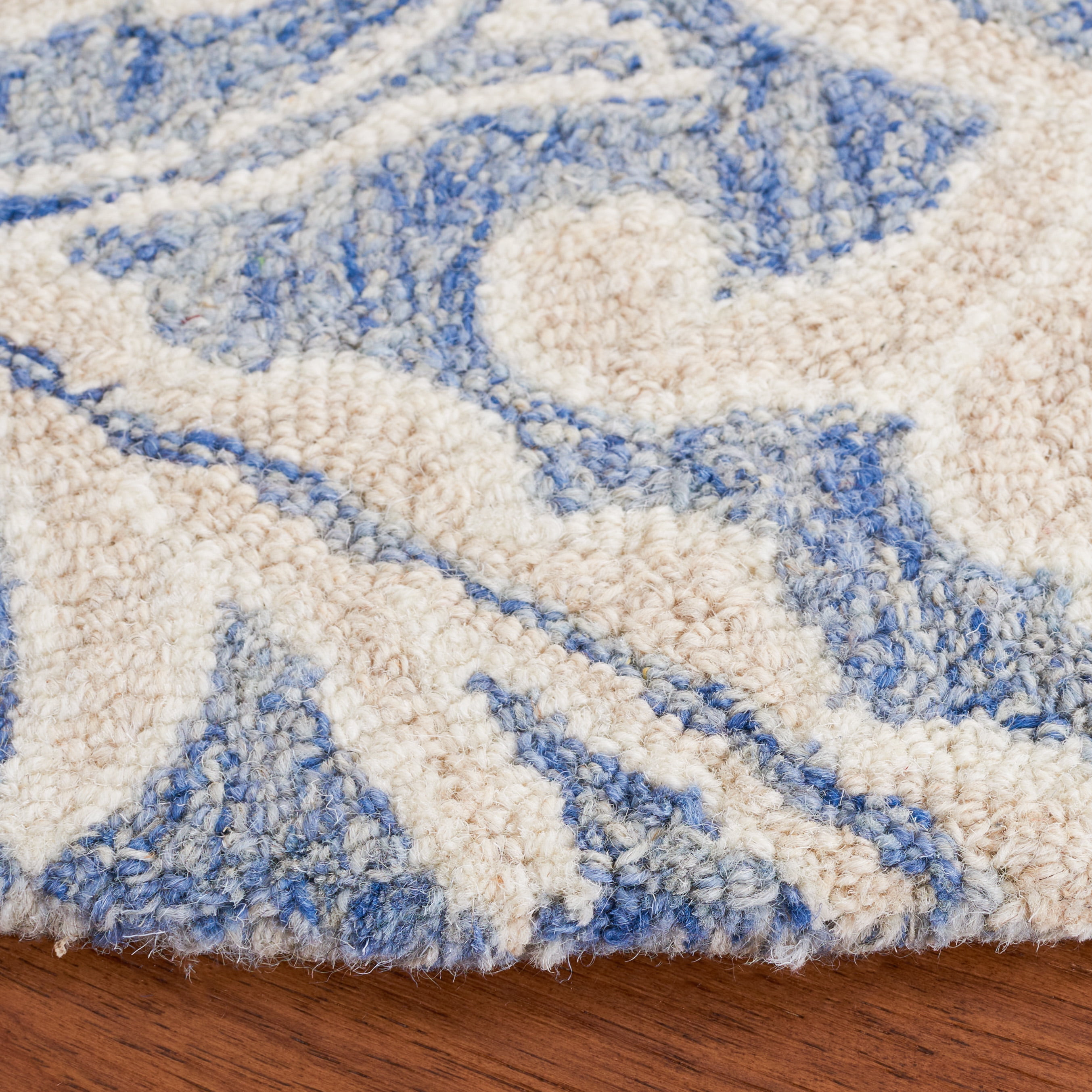 SAFAVIEH Micro-Loop Cornelius Floral Area Rug, Blue/Ivory, 5' x 5' Round