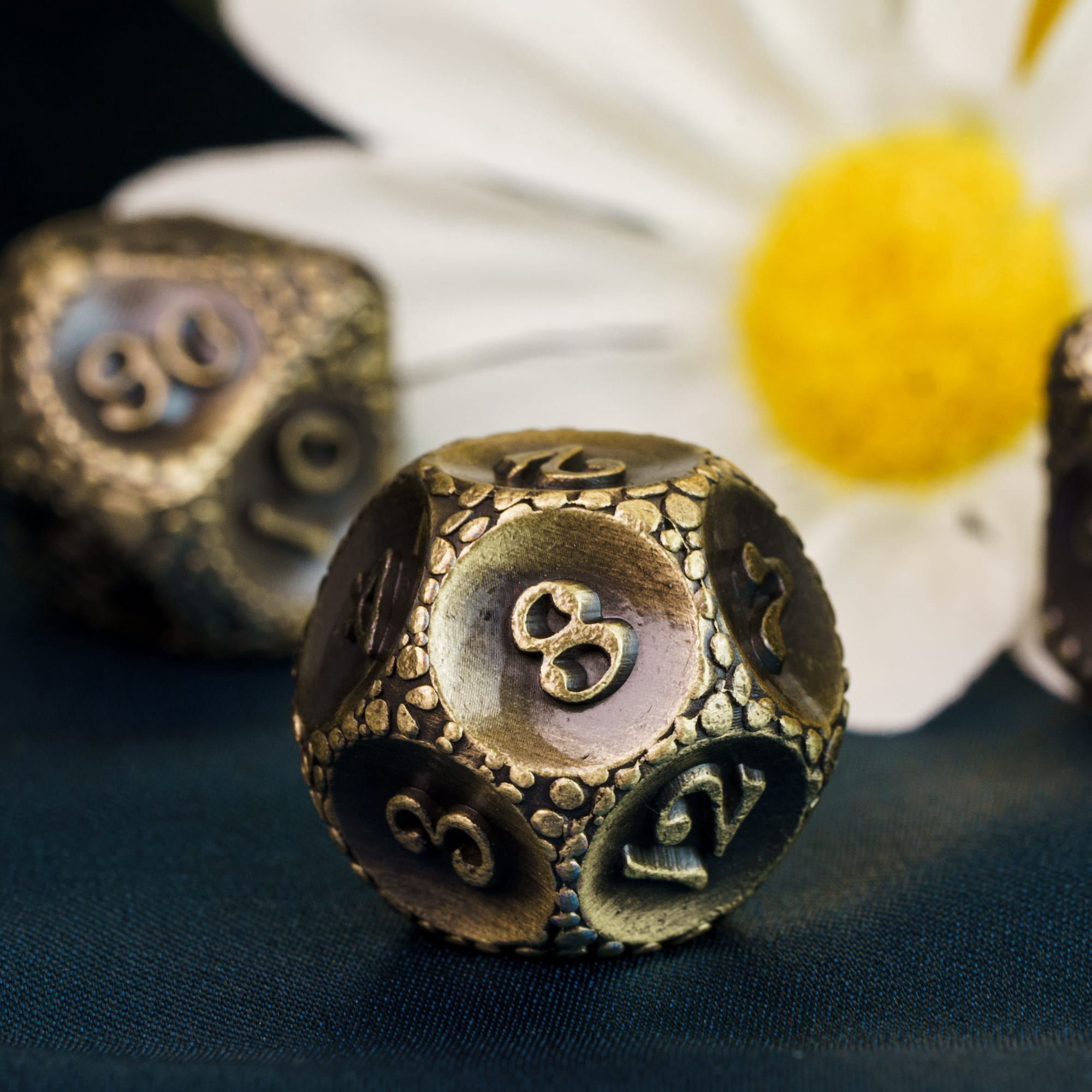 Cusdie 7-Die Metal DND Dice Set, Cobblestone Metal Polyhedral D&D Dice Setfor DND Dungeons and Dragons TTRPG Role Playing Games