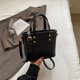 thumbnail image 3 of Bolsos de moda de nicho francés para mujer, nuevos bolsos de mensajero texturizados de alta calidad 2025, bolsos tipo cubo casuales y versátiles., 3 of 5