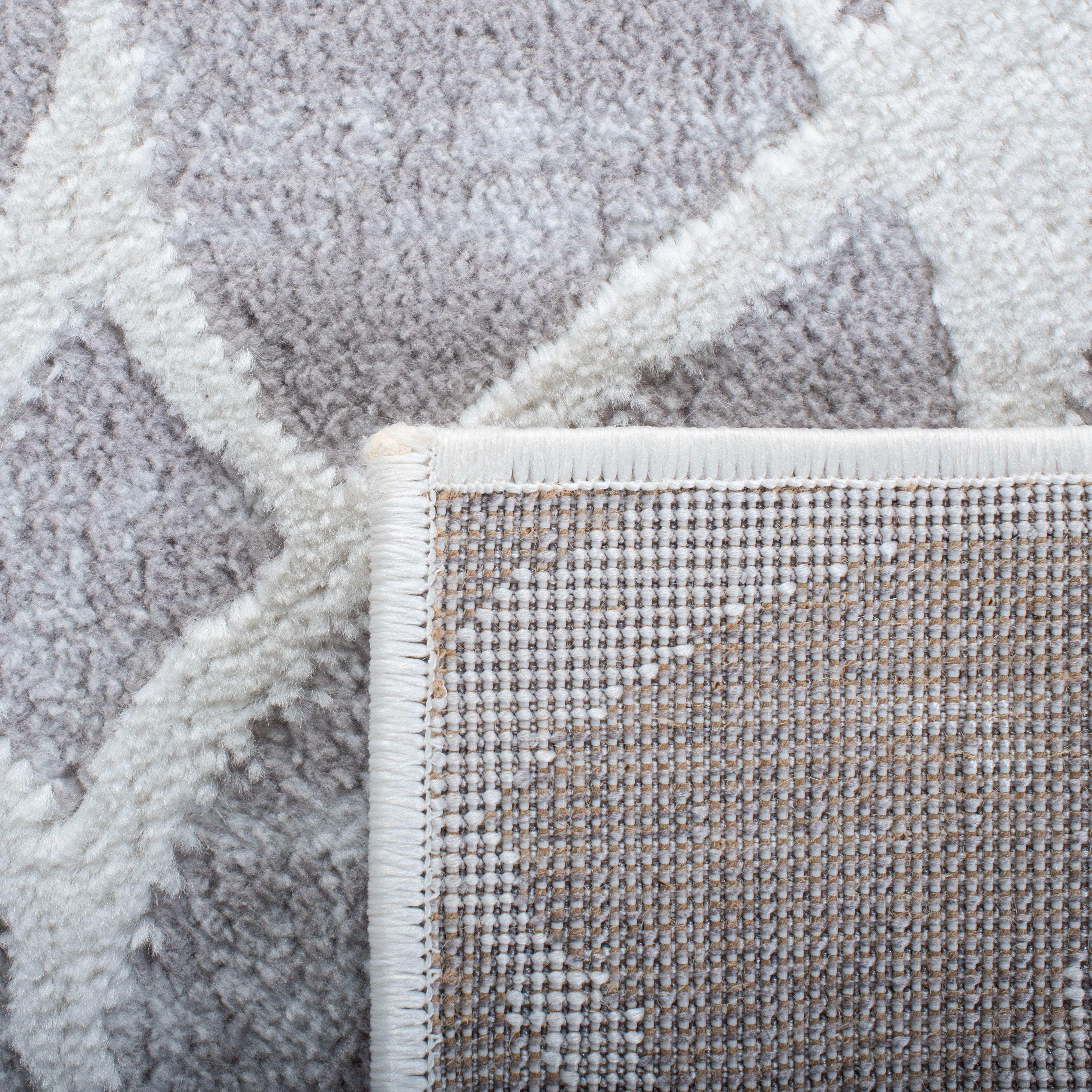 SAFAVIEH Amelia Floella Geometric Area Rug, Gray/Ivory, 6'7" x 6'7" Square