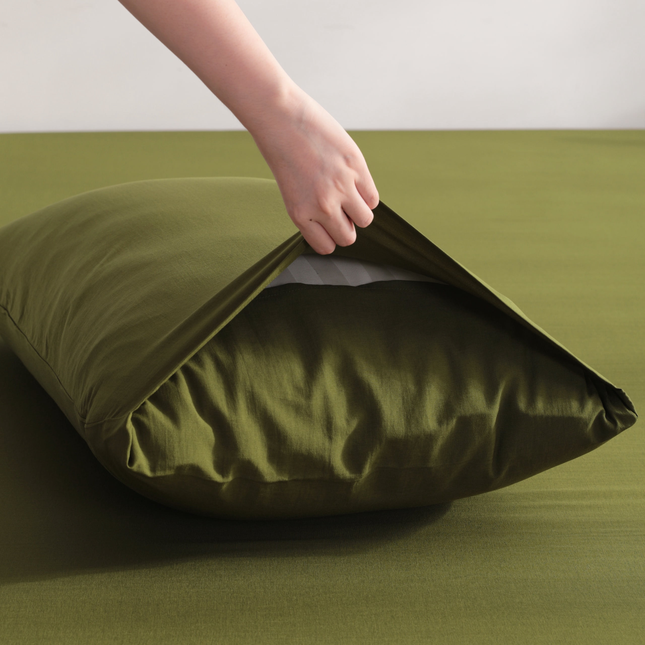 Ultra Soft Bamboo Sheet Set of 4, Durable and Cooling Bamboo Fiber Bed Sheet Set, Queen, 1 Flat Sheet +1 Fitted Sheet +2 Pillowcases, Army Green