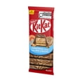 thumbnail image 4 of KITKAT Tablette saveur pâte à biscuits, enrobage chocolaté, 4 of 7