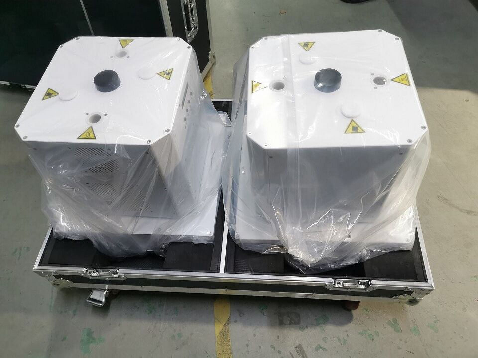 4pcs White Blitzz Pyro Effect Machine Cold Spark 1300w Spin Sparkular Fly case