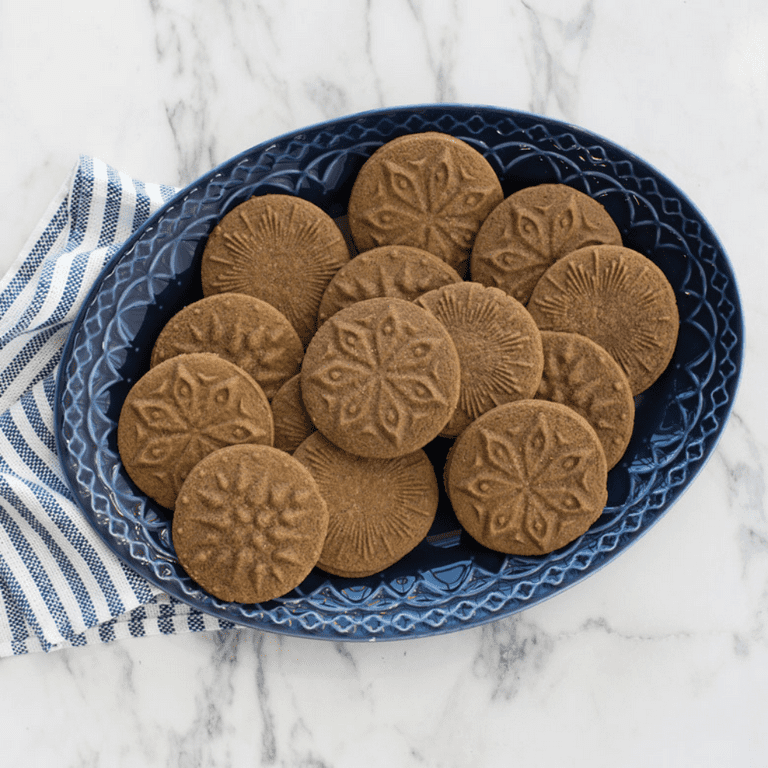 Nordic Ware Starry Night Heirloom Cookie Stamps, Cast Aluminum with wood  handles, Makes 3 different styles - 3 Round Cookies 