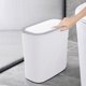 thumbnail image 4 of Cubo de basura con tapa abatible para uso doméstico, ahorra espacio, ideal para cocina, comedor, baño y espacios estrechos, práctico cubo de basura con abrazadera, de plástico., 4 of 6