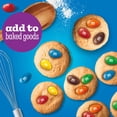 thumbnail image 3 of M&M'S Caramelo de chocolate con leche de almendras, tama&ntilde;o familiar, bolsa de dulces resellable de 15 onzas, 3 of 9