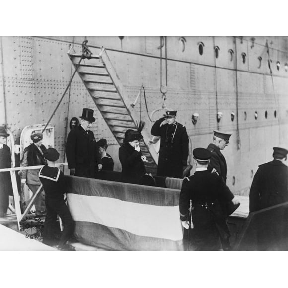 Woodrow Wilson Débarquant de l'USS George Washington dans l'Histoire de France (24 x 18)