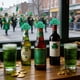 thumbnail image 5 of Tapón de botella de vino del Día de San Patricio – Plástico verde de trébol • Sello hermético • Tema festivo irlandés • Decoración de decoración • Accesorio reutilizable para la fiesta, 5 of 6