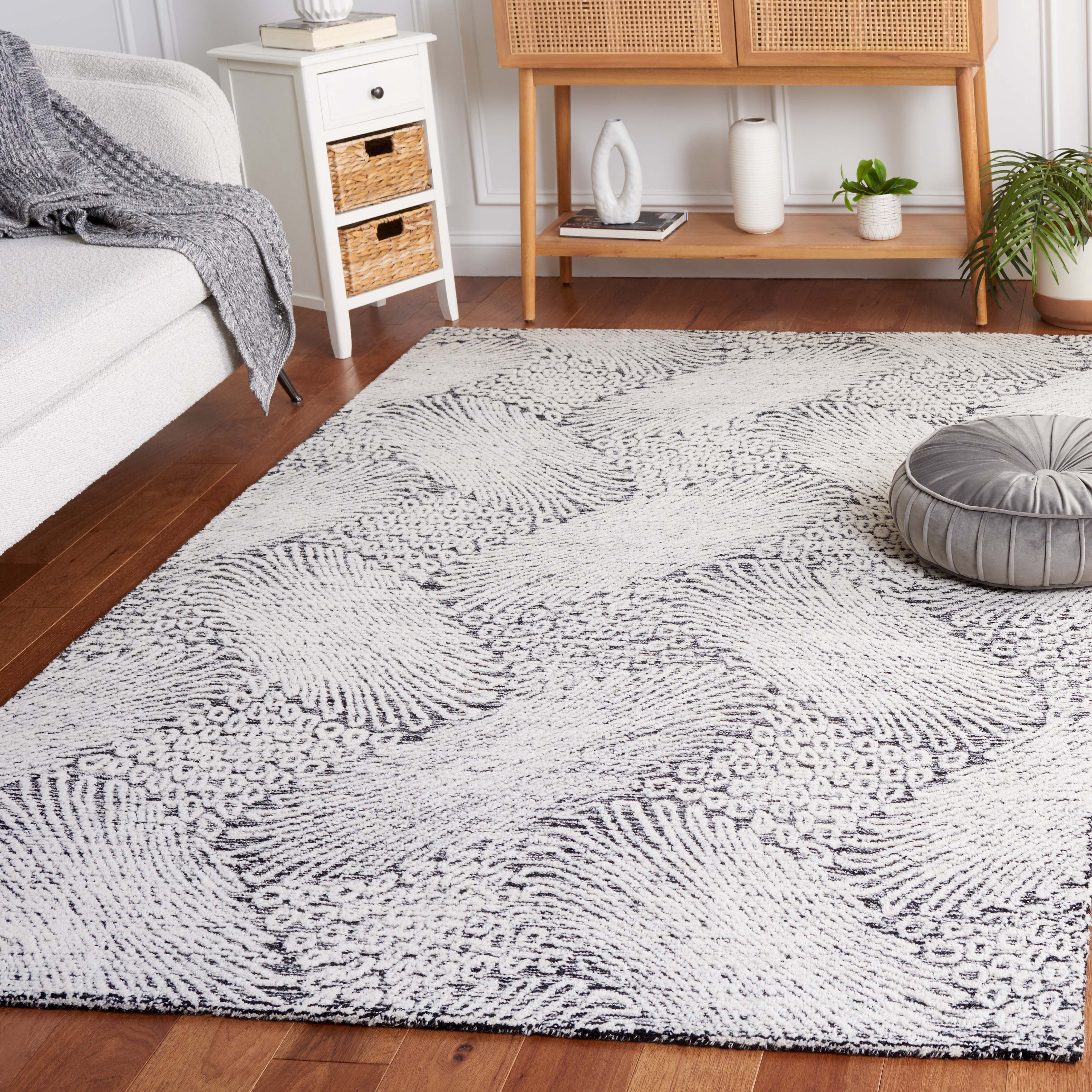 SAFAVIEH Ebony Abbott Floral Area Rug, Black/Ivory, 6' x 9'